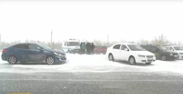 На трассе Астана – Караганда скопилось около 800 автомобилей