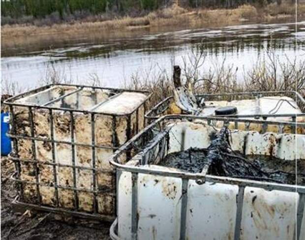 Авария на трубопроводе "ЛУКОЙЛа" в Коми привела к разливу порядка 100 тонн нефтепродуктов