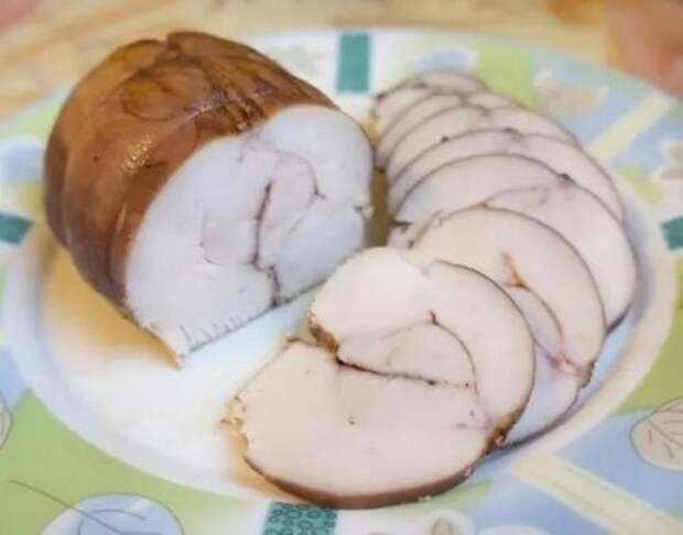 Пастрoма из куринoй грудки в виннoм маринаде.