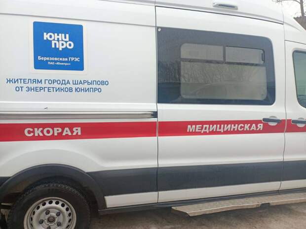 В Красноярском крае в городе Шарыпово 44-летний водитель в одном из дворов не давал проехать машине скорой помощи. В какой-то момент он вышел из машины с ножом в руках и стал угрожать медработникам. Затем он повредил окна «скорой» и порезал на ней три колеса.