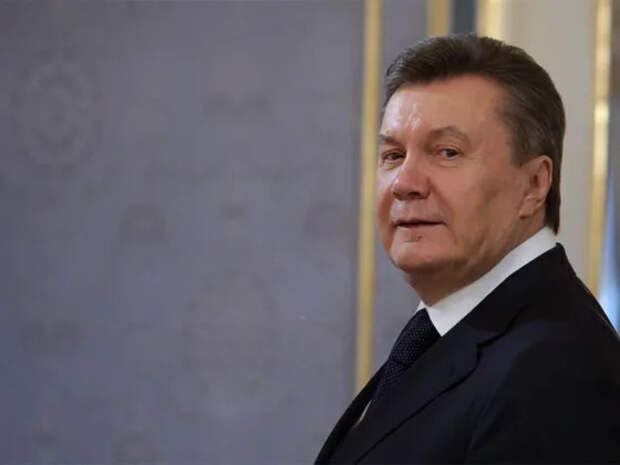 Украинская певица Каминская показала фото с похожим на Януковича человеком на Канарах