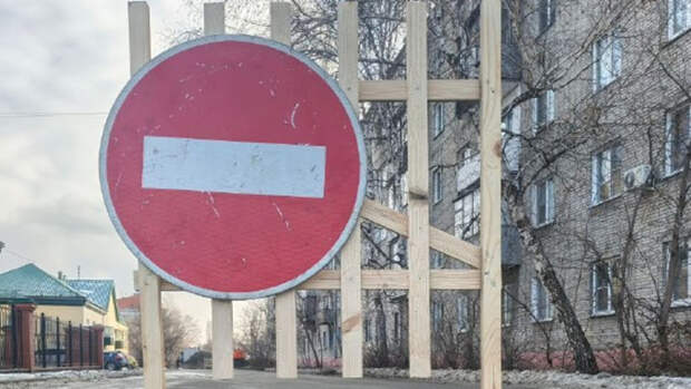 В Барнауле улицу Профинтерна частично перекрыли из-за аварии на водопроводе