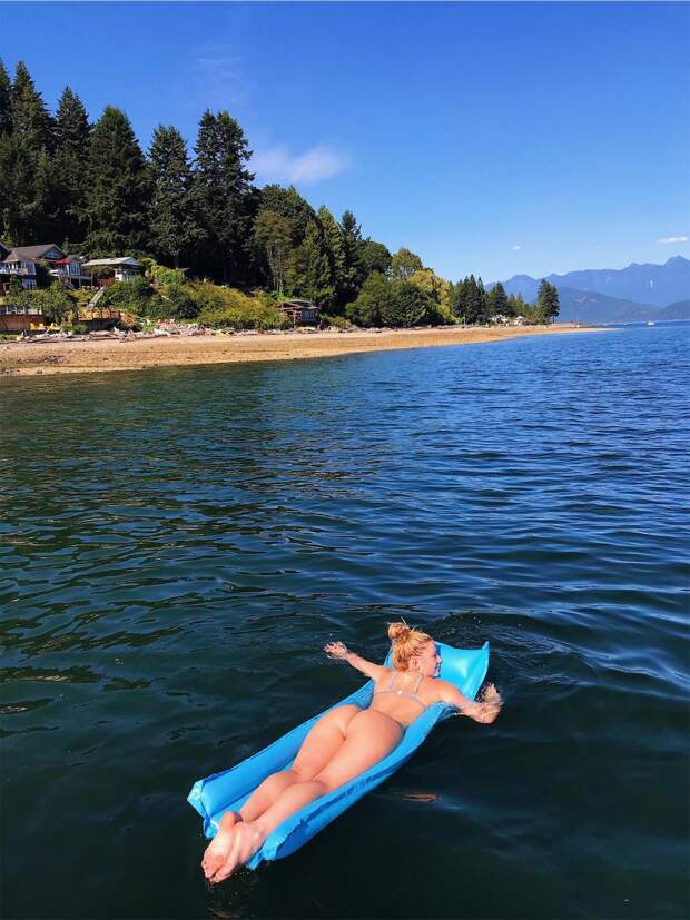 Красивые и мокрые девушки