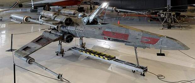 Космический корабль «X-Wing».