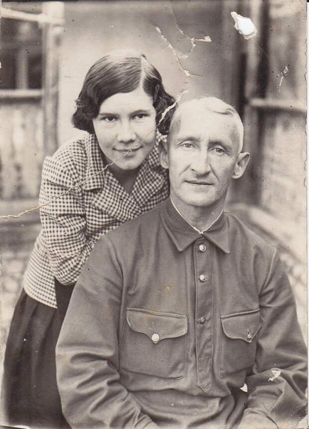10.	Николай Евгеньевич Ершов с дочерью Женей. Ашхабад. 1930-е годы.