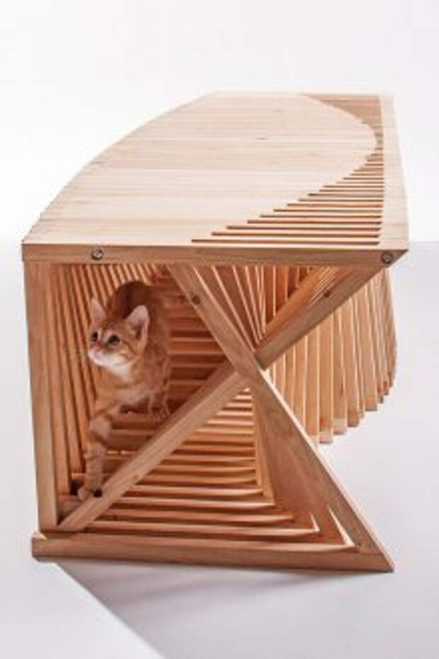 Необычный деревянный кошачий домик