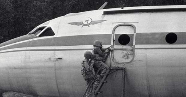 Кровавый ноябрь 1983-го. Как советский спецназ штурмовал угнанный «золотой молодежью» самолет onliner, захват самолета, терроризм, ссср, длиннопост, Ту-134