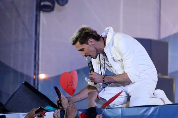 Билан рассказал, что всюду вынужден ходить с помощниками из-за преследователей