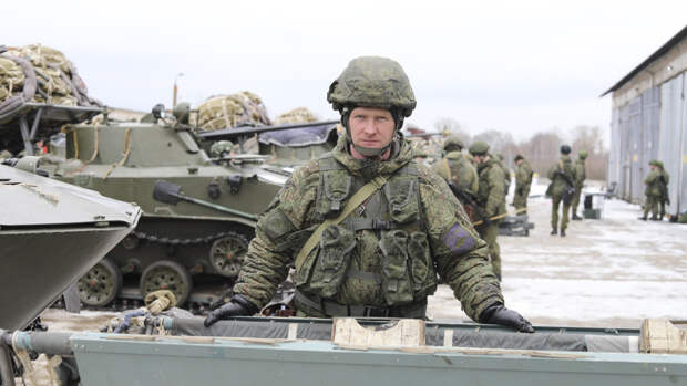 Российским военнослужащим повысят оклады по должностям и званиям