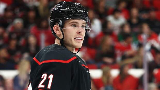 Никишин сбил с ног канадца из «Чикаго» силовым приемом, а через мгновение побил в драке американца: видео