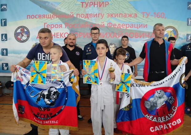 В Саратовской области военнослужащие дальней авиации почтили память экипажа Героя России Юрия Дейнеко