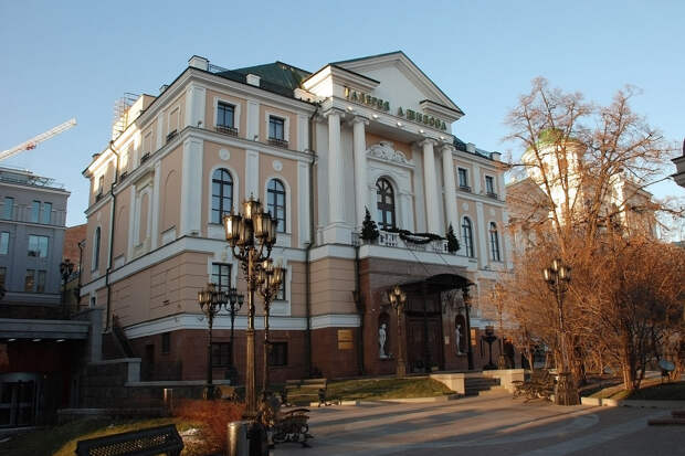 Здание галереи Александра Шилова