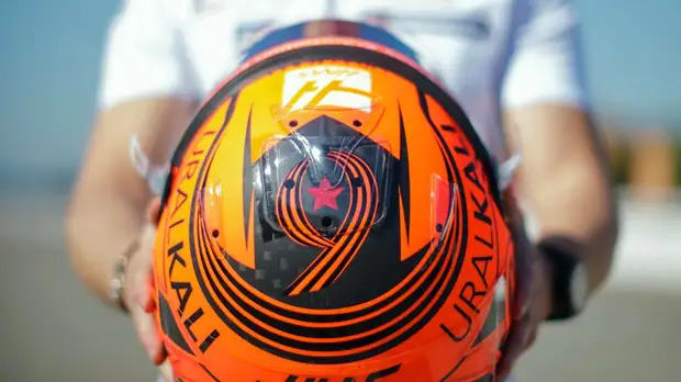 Красивая победа Хэмилтона и праздничный шлем Мазепина: чем запомнился Гран-при Испании «Формулы-1»