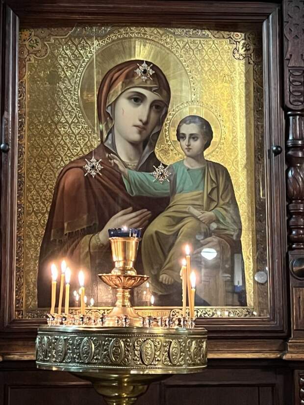 Путеводительница России: чудеса и пророчества, связанные с Иверской иконой Божией Матери