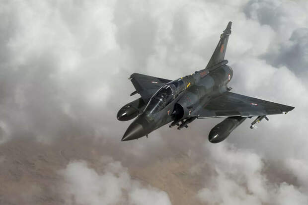 Макрон: Франция не ведет переговоры о поставках на Украину истребителей Mirage