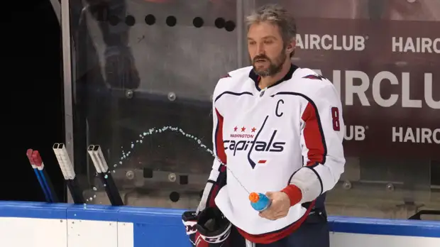 Игровой напиток Овечкина, крендельки Медведева и приход Родмана в TikTok: околоспортивные события недели