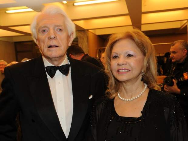 «Много плакала, трое суток не спала, от еды отказывалась»: вдова Олега Стриженова вне себя от горя