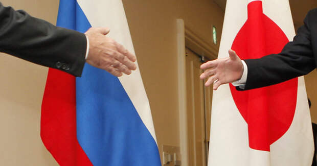 Японский политик призвал снять санкции с России