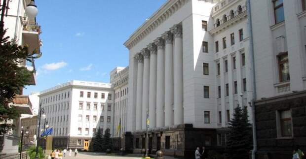 Тупой, аморальный или мерзкий: появился рейтинг украинских президентов