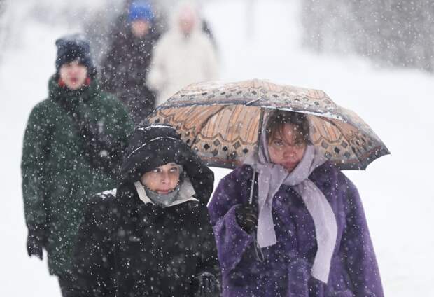 Москвичей предупредили о круглосуточном снегопаде