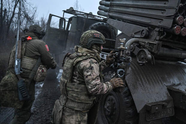 Крупному городу Донбасса предрекли взятие в клещи