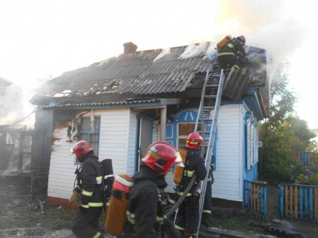в деревне Щатково Бобруйского района горел дом.
