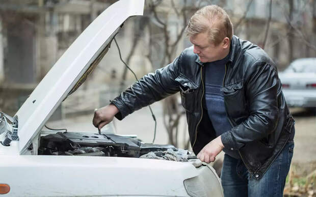 Названы десять поломок, которые водители готовы починить сами
