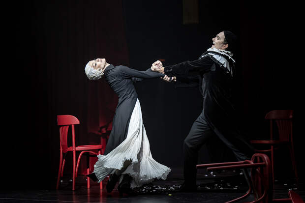 Сцена из балета «Две Анны»