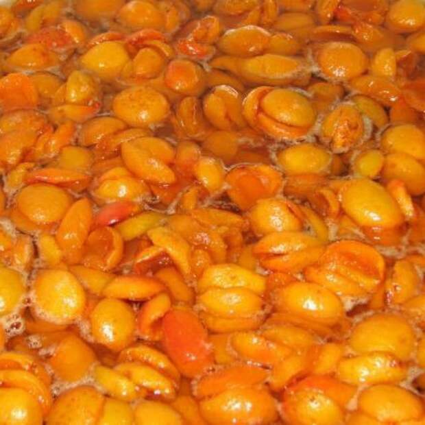 Абрикосовое варенье с грецкими орехами
