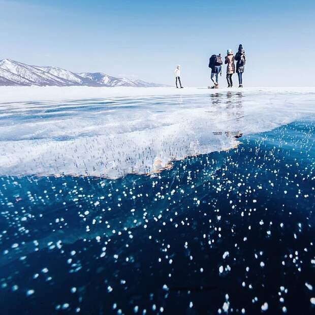 Лед лежит до мая байкал, лед, озеро, фотография