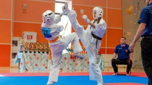 На первенстве и чемпионате СФО по киокусинкай алтайские спортсмены взяли 12 медалей