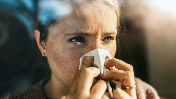 Врач Болибок рассказал об отличиях аллергии от простуды