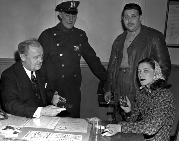 Крестная мать: 25 редких фото женщин гангстерского мира