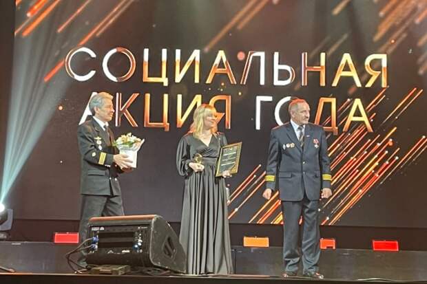 Телевизионную премию вручили жительнице Уссурийска, бесплатно шьющей выпускные платья