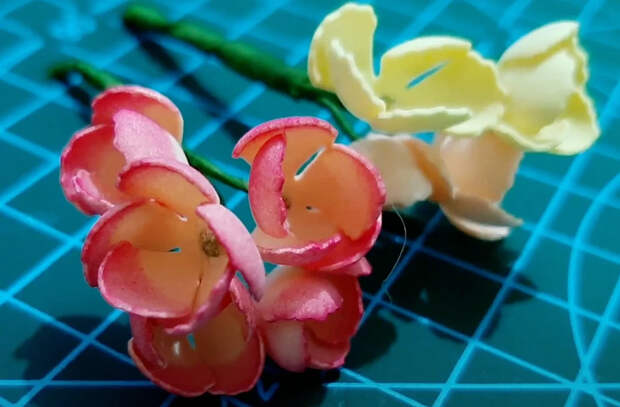 Цветы из фоамирана для начинающих: мастер-классы и идеи