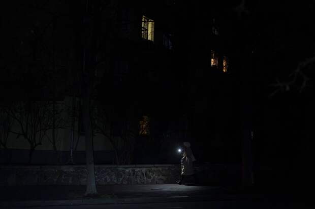 ВС России нанесли массированный удар по энергообъектам Украины. Несколько городов погрузились во тьму, а ТЭЦ остановили работу