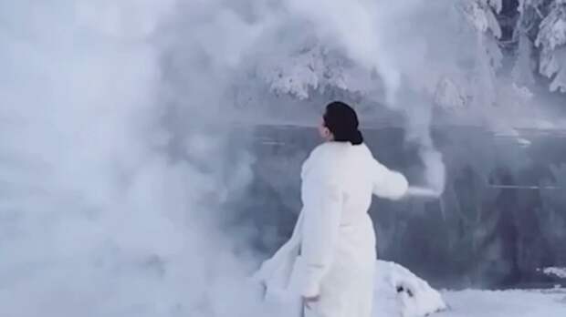 Опасный "горячий" тренд из соцсетей отправляет девушек в больницы