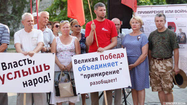 Секта свидетелей «победобесия»: Кто дирижирует хором бандеровцев и российских либералов