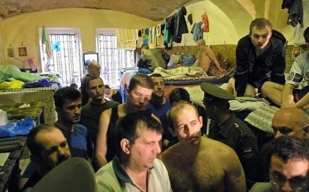 Лихие 90-е : чего ни в коем случае нельзя делать и говорить в тюрьме.