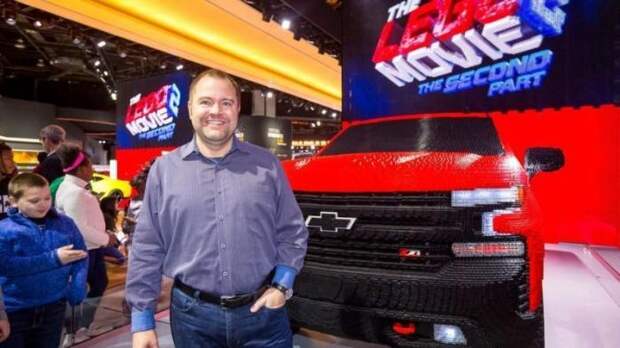 Полноразмерный пикап Chevrolet Silverado из деталей Lego
