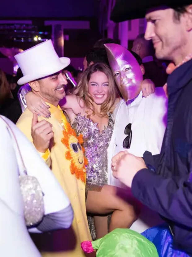 Эштон Катчер (справа) на дне рождения Сидни Суини