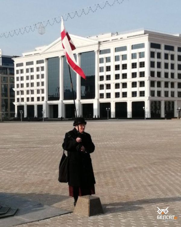 Беломайдан загнали за флажки – надолго ли?
О символических фотографиях и выигранном времени