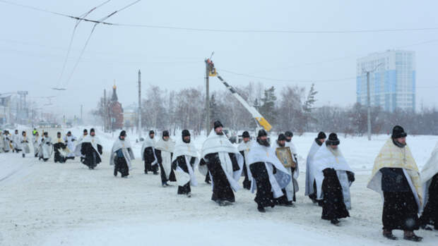 Эксперт рассказал, кому нельзя купаться в Крещение