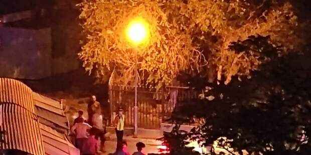 Ребенок взялся за фонарный столб и погиб от удара током в Актау