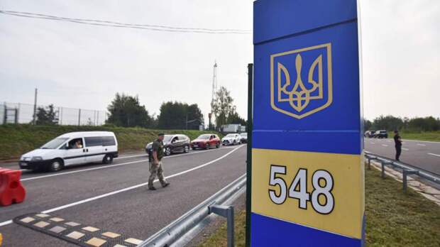 Зеленский призвал украинцев возвращаться из-за границы для восстановления страны