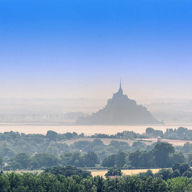 Каждые 18 лет в Мон-Сен-Мишель можно увидеть потрясающее явление. Вот что здесь происходит…