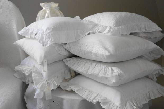Как почистить подушки без стирки: нужны всего два продукта с кухни