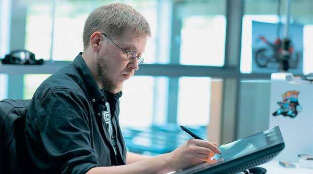 Дизайнер Евгений Жуков — о возвращении на родину, о работе в BMW Motorrad и о том, каким будет облик русских вездеходов ближайшего будущего