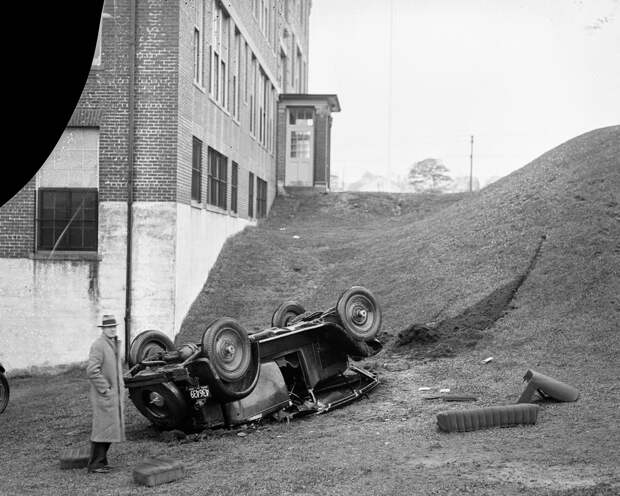 Трагичные и нелепые автомобильные аварии Бостона в 1930-х годах. Фотограф Лесли Джонс