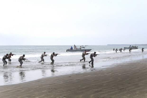 Глава МИД Ирана Аракчи: Тегеран сейчас не намерен перекрывать Ормузский пролив